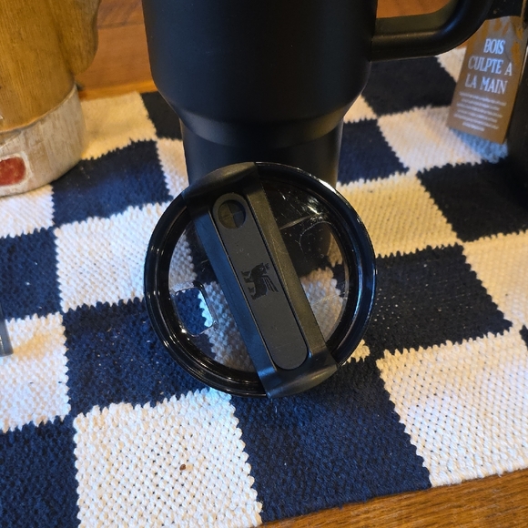 Stanley Matte Black Travel Mug with Handle - Picture 3 of 10